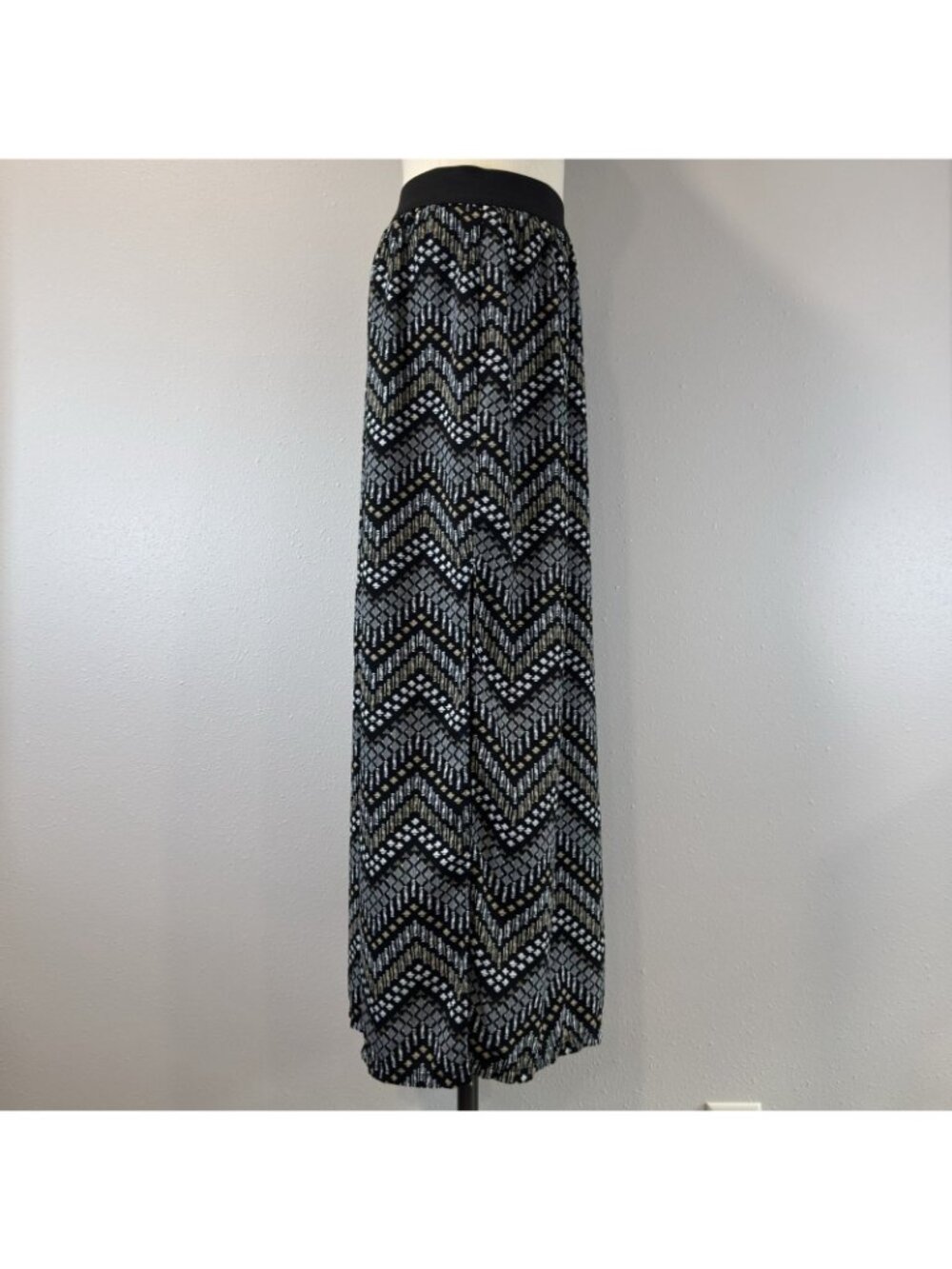 Discreet Maxi Skirt M Pull On Side Slits Elastic Waist Chevron Black Cream Tan - Picture 9 of 16